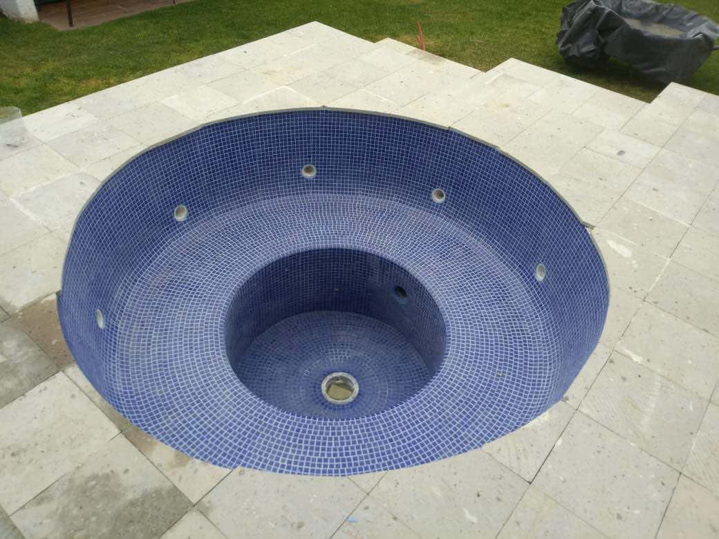 Jacuzzi terminado con mosaico veneciano